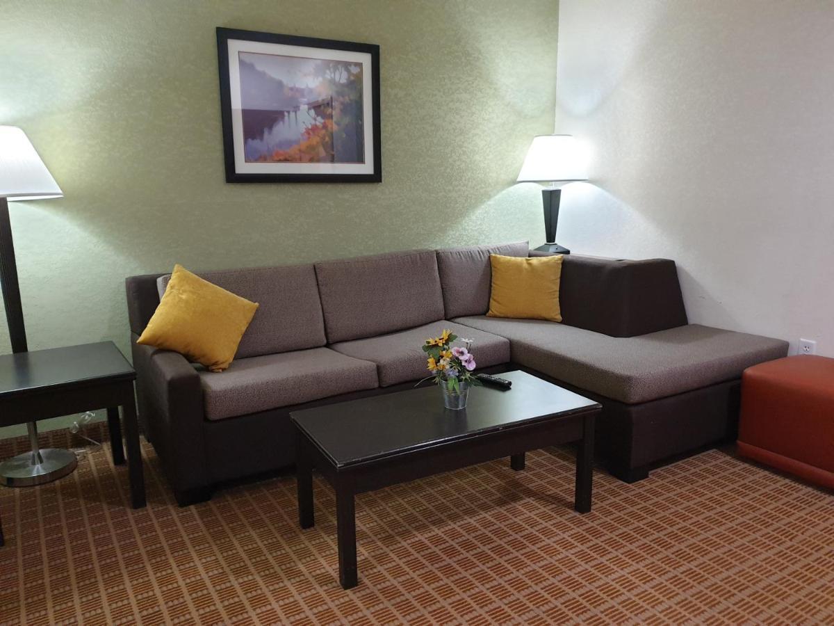 Hawthorn Extended Stay By Wyndham Kingsland Bagian luar foto